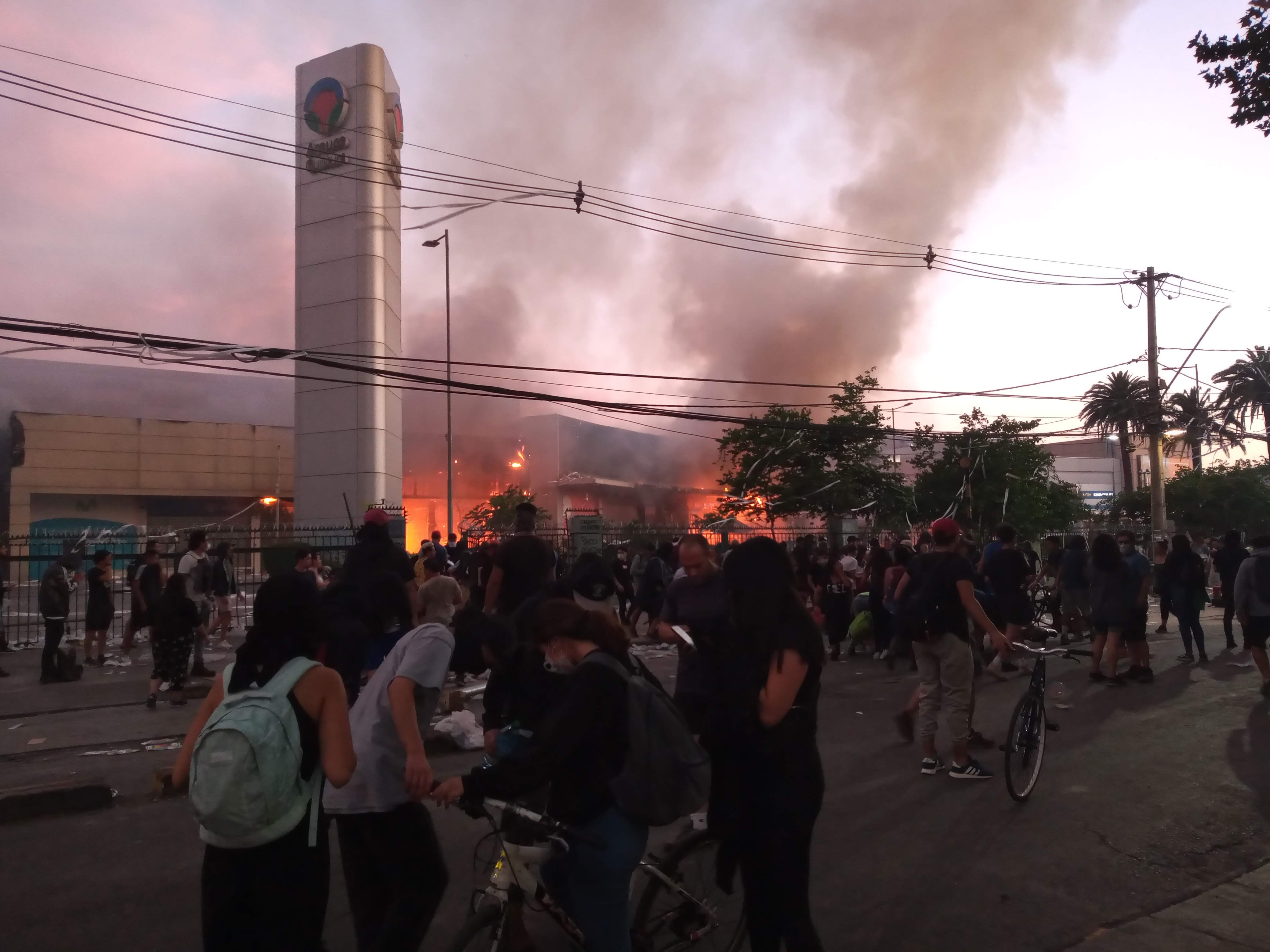 Una Observacion Sobre El Incendio Del Mall De Quilicura Meditaciones Sociologicas